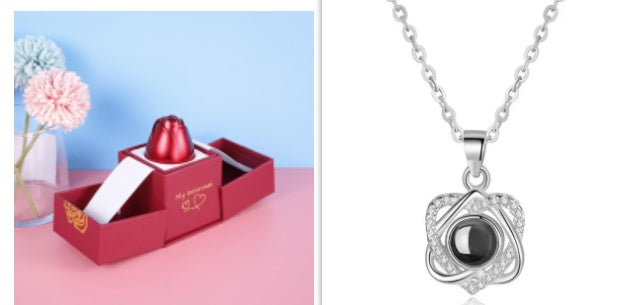 Coffret Cadeau Rose Éternelle & Collier "Je t'aime" en 100 Langues