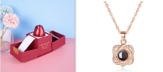 Coffret Cadeau Rose Éternelle & Collier "Je t'aime" en 100 Langues