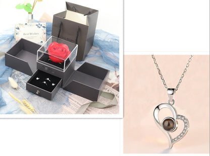 Coffret Cadeau Rose Éternelle & Collier "Je t'aime" en 100 Langues